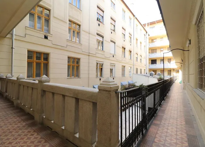 Broadway Downtown Deluxe Budapest