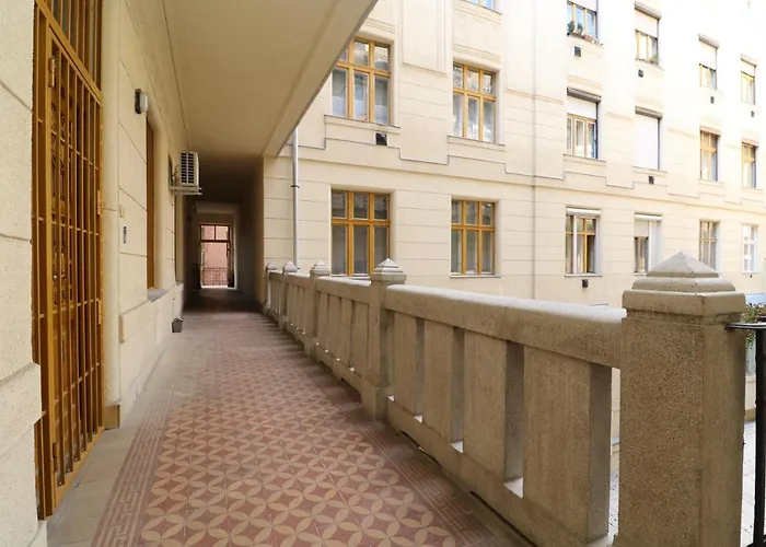 Broadway Downtown Deluxe Budapest