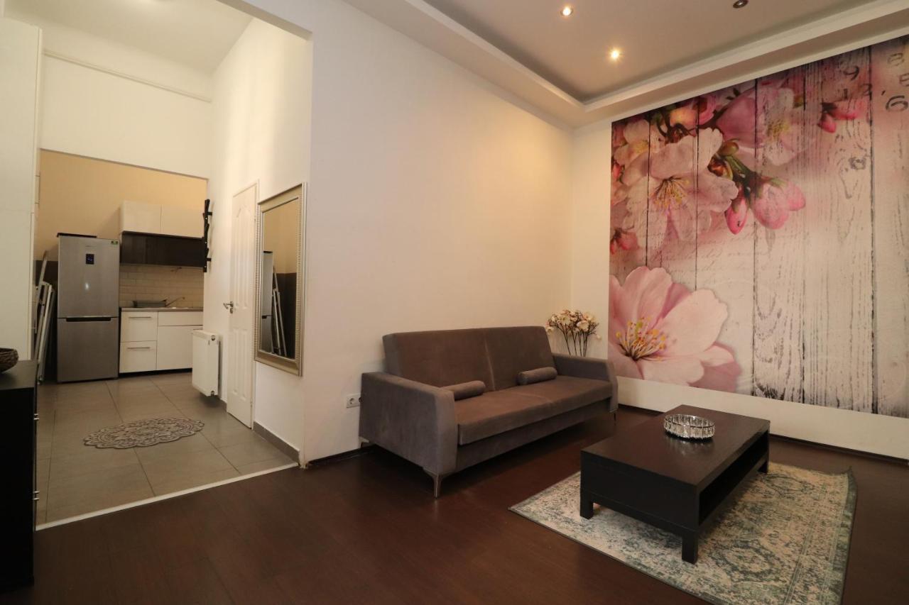 Апартаменти Broadway Downtown Deluxe *