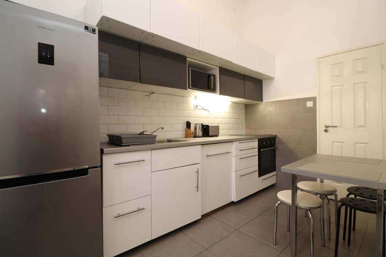 Апартаменти Broadway Downtown Deluxe *